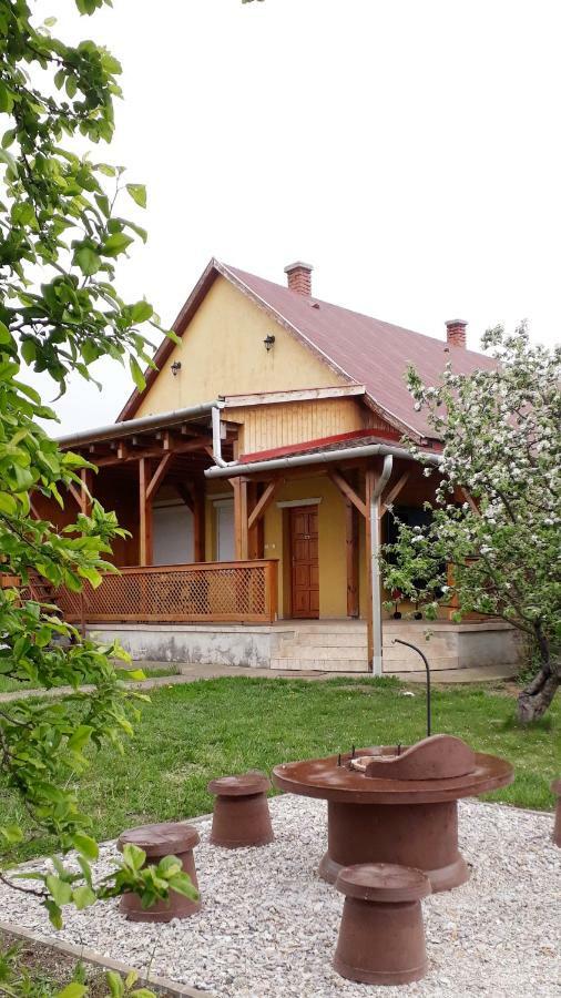 Hotel Oerveny Vendeghaz Tiszafüred Exteriér fotografie